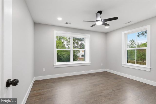 8323 ROLLING RD, Manassas, VA 20110