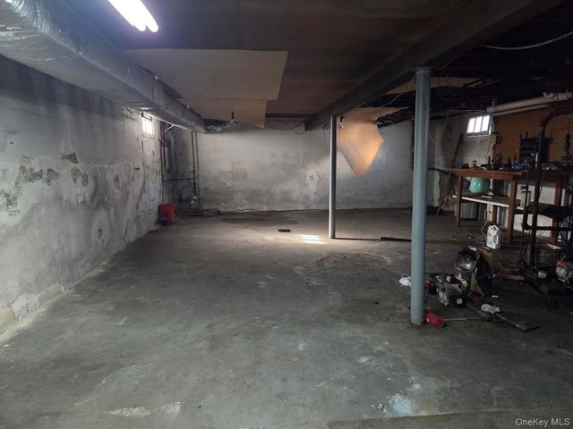 5 Milton Street, Hicksville, NY 11801