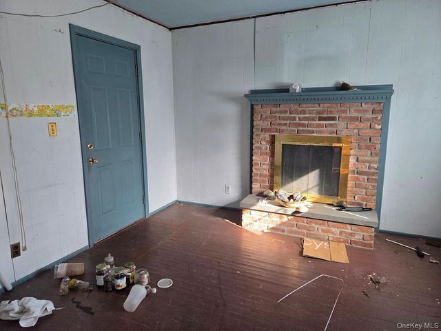 5 Milton Street, Hicksville, NY 11801