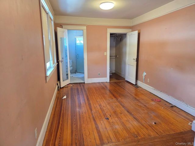 5 Milton Street, Hicksville, NY 11801