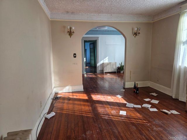 5 Milton Street, Hicksville, NY 11801