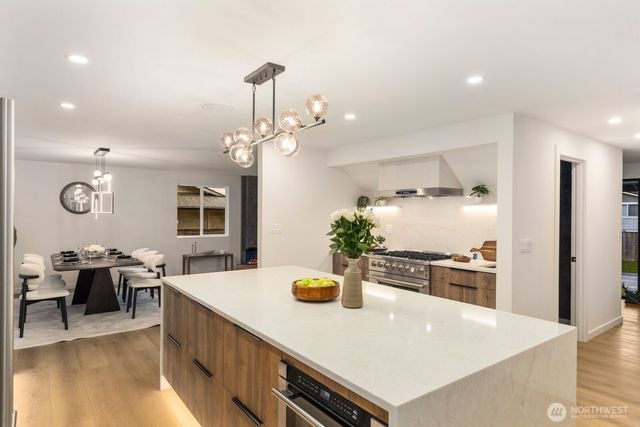 14824 119th Ave NE, Kirkland, WA 98034