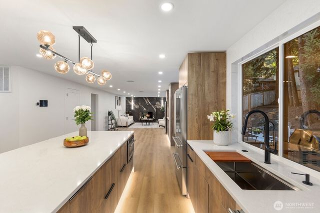 14824 119th Ave NE, Kirkland, WA 98034