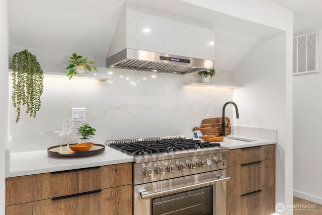 14824 119th Ave NE, Kirkland, WA 98034