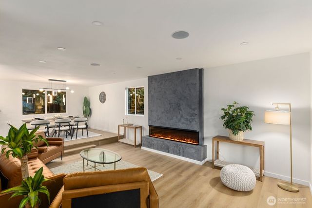 14824 119th Ave NE, Kirkland, WA 98034