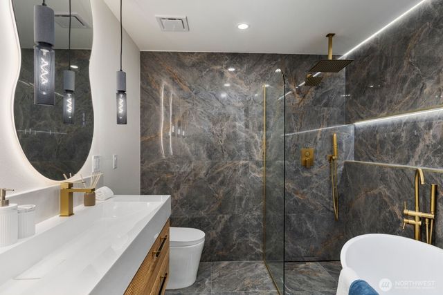 14824 119th Ave NE, Kirkland, WA 98034