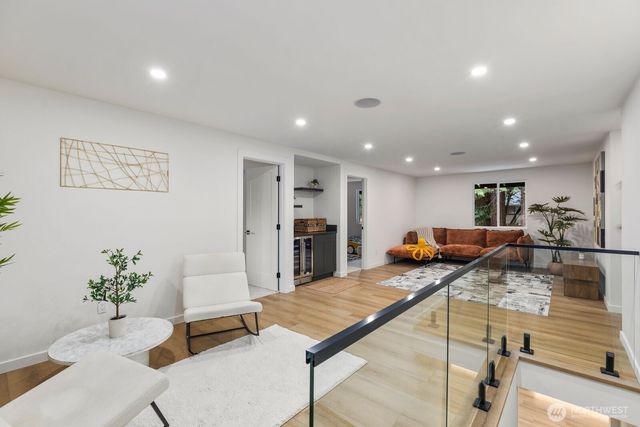 14824 119th Ave NE, Kirkland, WA 98034