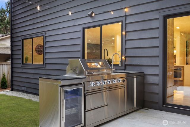 14824 119th Ave NE, Kirkland, WA 98034