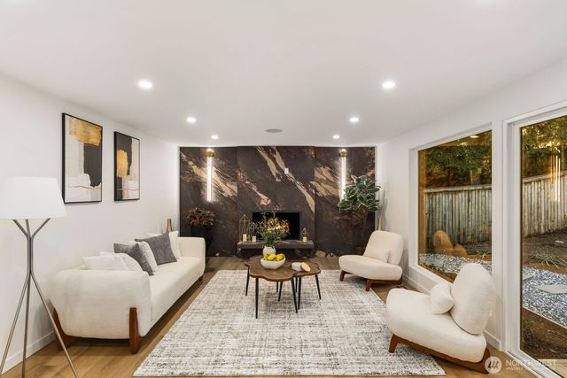 14824 119th Ave NE, Kirkland, WA 98034