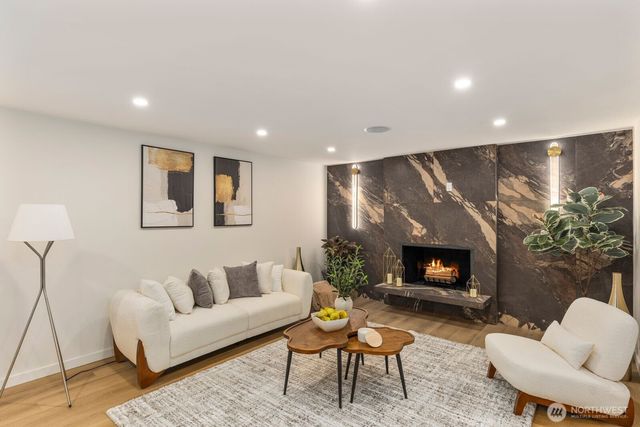 14824 119th Ave NE, Kirkland, WA 98034