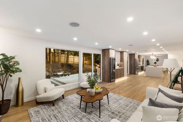 14824 119th Ave NE, Kirkland, WA 98034