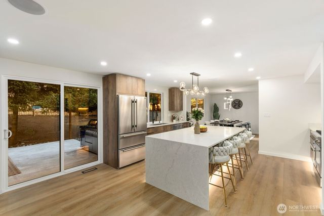 14824 119th Ave NE, Kirkland, WA 98034