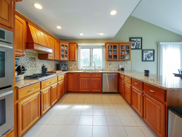 49571 Compass Point Drive, Chesterfield Twp, MI 48047