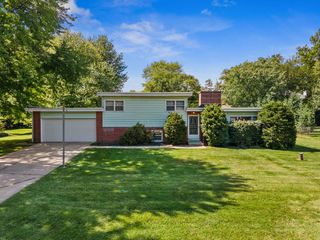 311 Roberts Lane, Batavia, IL 60510