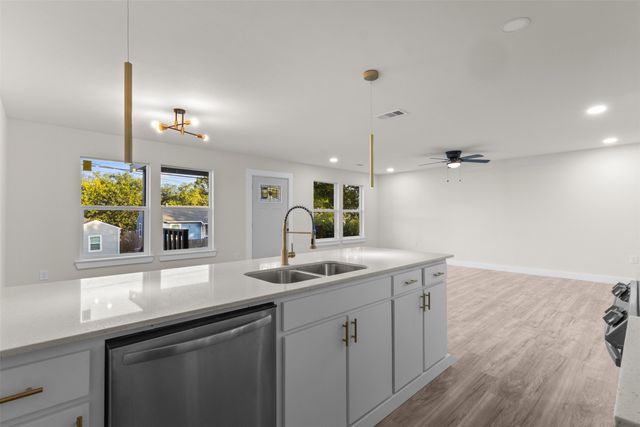 1507 E Waco Avenue, Dallas, TX 75216