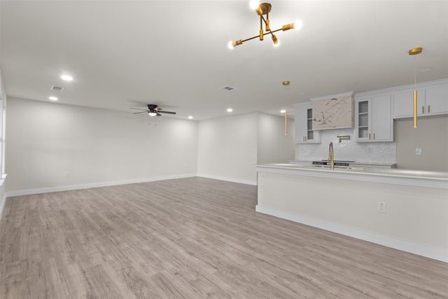 1507 E Waco Avenue, Dallas, TX 75216