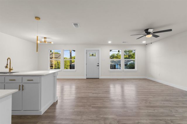 1507 E Waco Avenue, Dallas, TX 75216