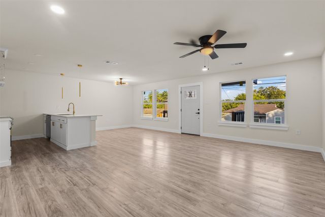 1507 E Waco Avenue, Dallas, TX 75216