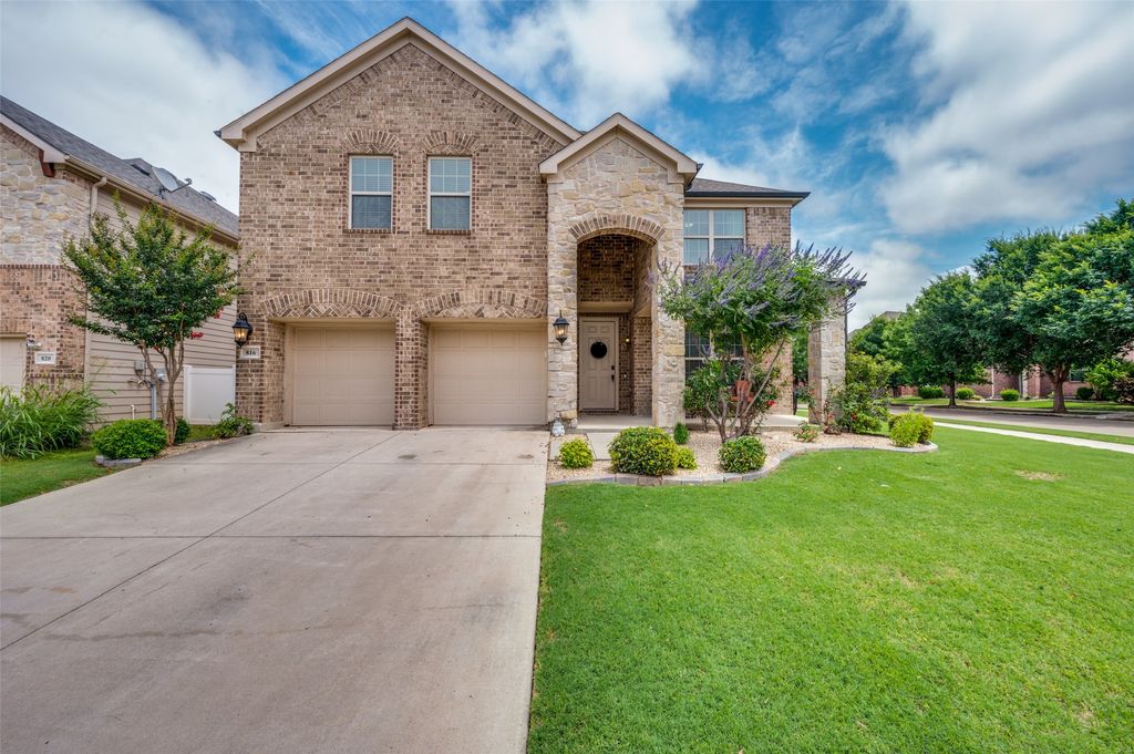 816 Hartsfield Street, Aubrey, TX 76227