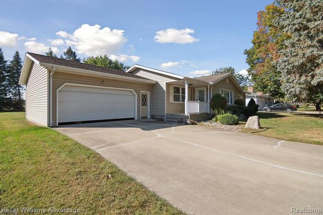 245 Lyn Brook Drive, Coldwater, MI 49036