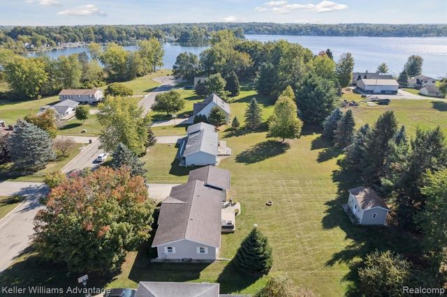 245 Lyn Brook Drive, Coldwater, MI 49036