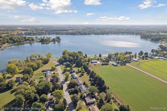 245 Lyn Brook Drive, Coldwater, MI 49036