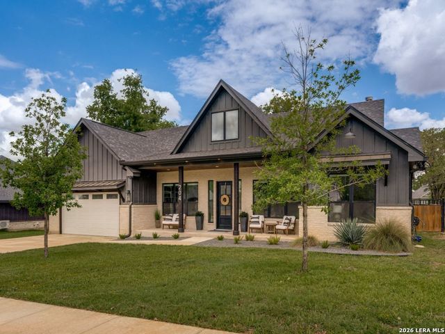 204 ASH PKWY, La Vernia, TX 78121