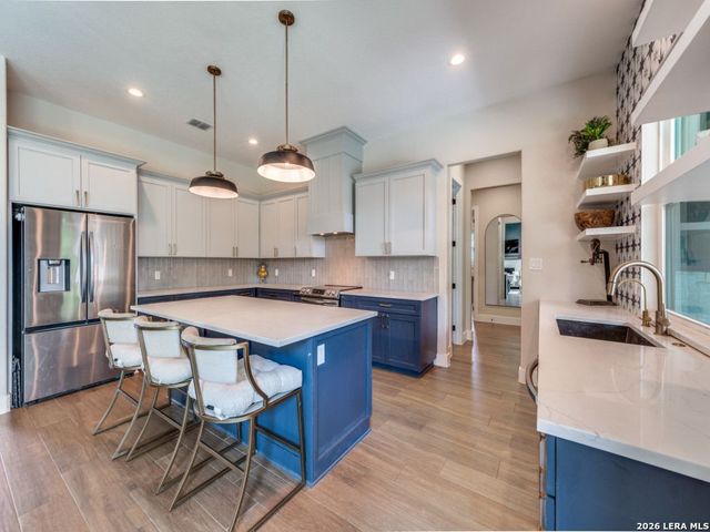 204 ASH PKWY, La Vernia, TX 78121