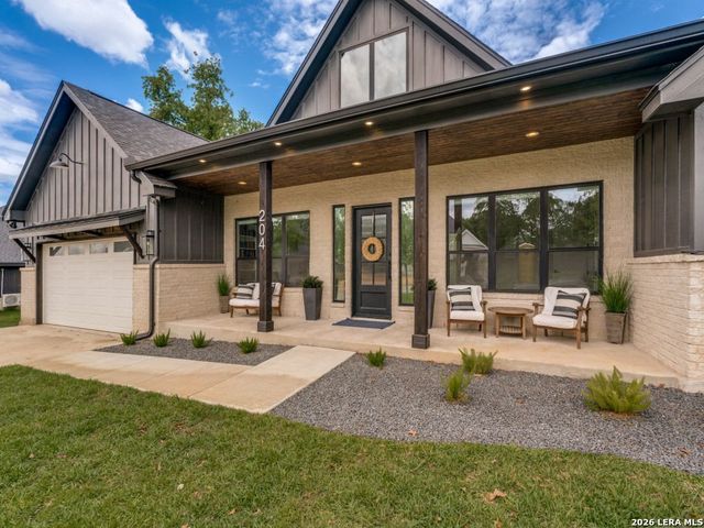 204 ASH PKWY, La Vernia, TX 78121