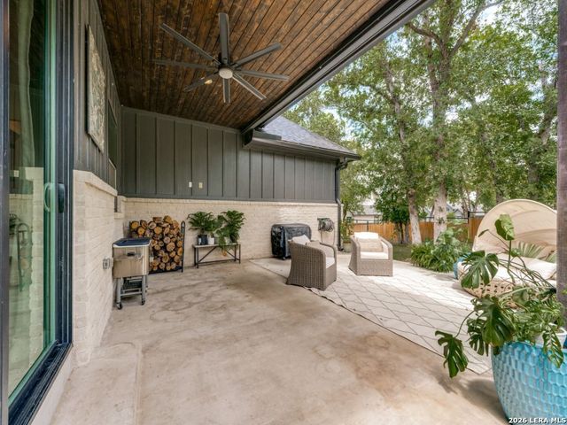 204 ASH PKWY, La Vernia, TX 78121