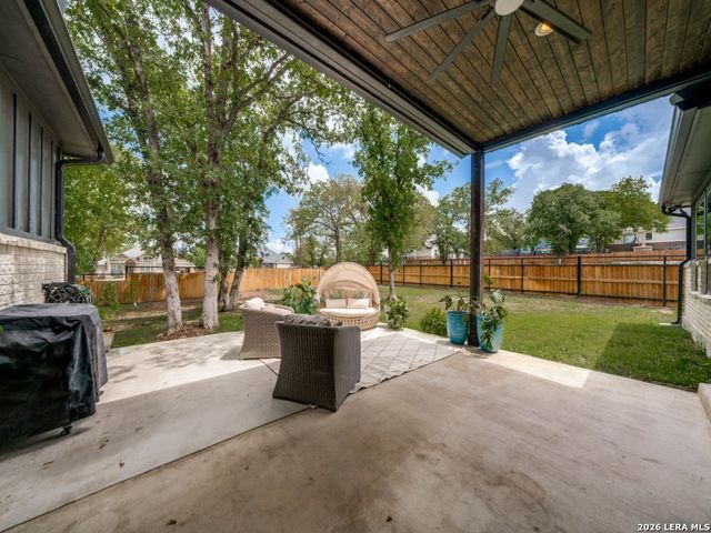 204 ASH PKWY, La Vernia, TX 78121