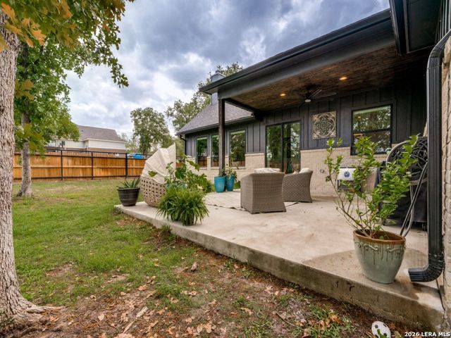 204 ASH PKWY, La Vernia, TX 78121