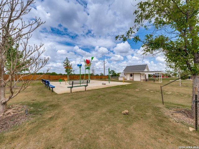 204 ASH PKWY, La Vernia, TX 78121