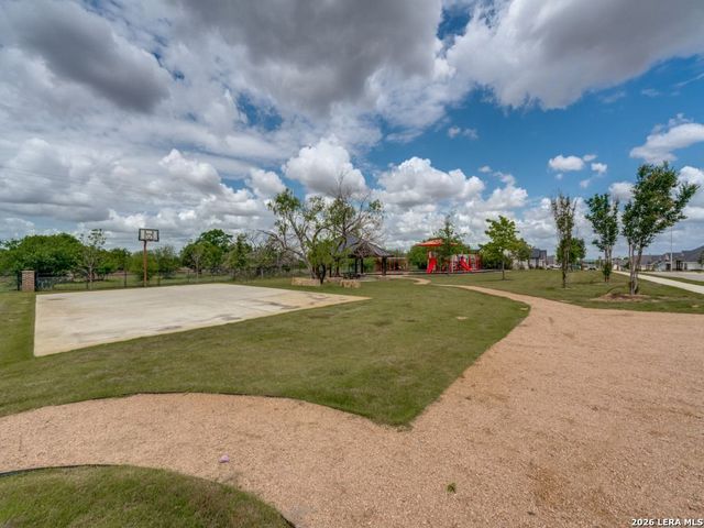 204 ASH PKWY, La Vernia, TX 78121