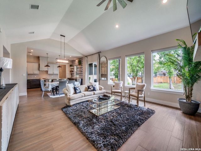 204 ASH PKWY, La Vernia, TX 78121