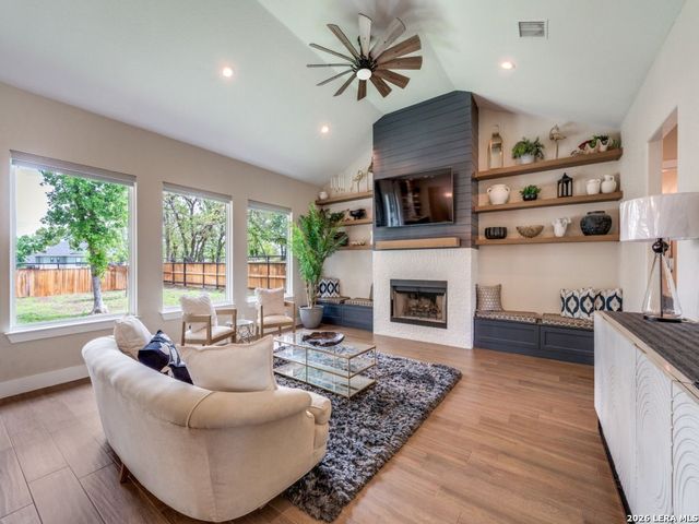 204 ASH PKWY, La Vernia, TX 78121