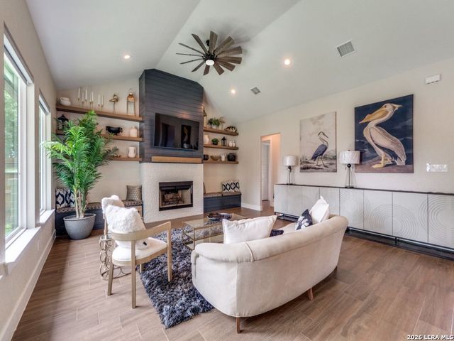 204 ASH PKWY, La Vernia, TX 78121