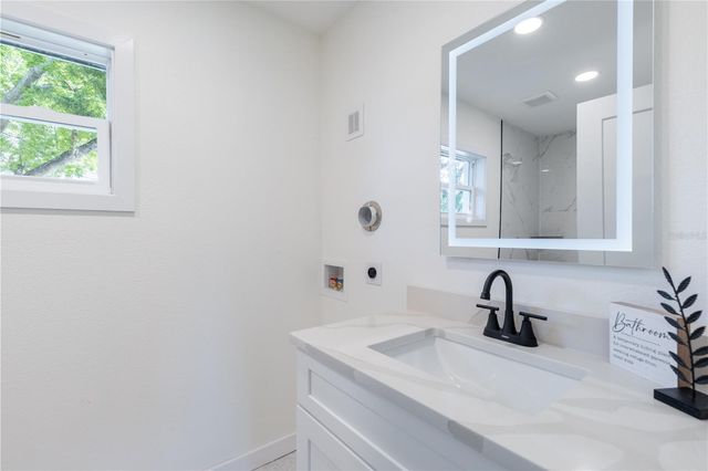 1201 SHERMAN AVENUE, Tavares, FL 32778