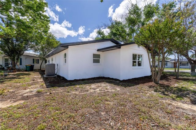 1201 SHERMAN AVENUE, Tavares, FL 32778