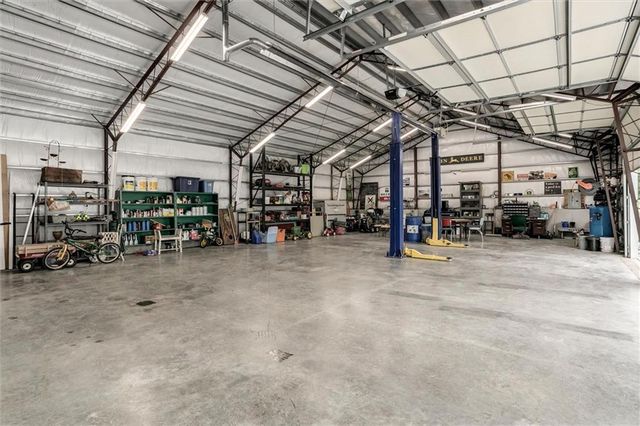 21385 NALL Avenue, Bucyrus, KS 66013