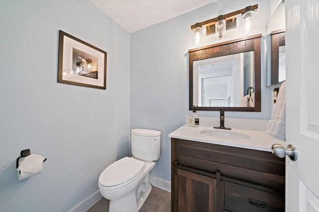 2 Rivers Edge Rd 2, Hull, MA 02045