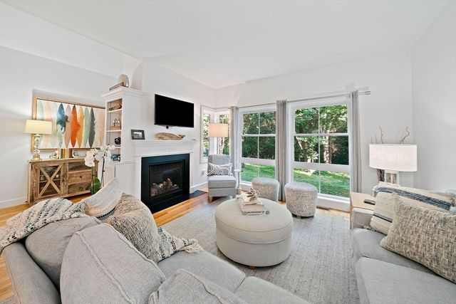2 Rivers Edge Rd 2, Hull, MA 02045