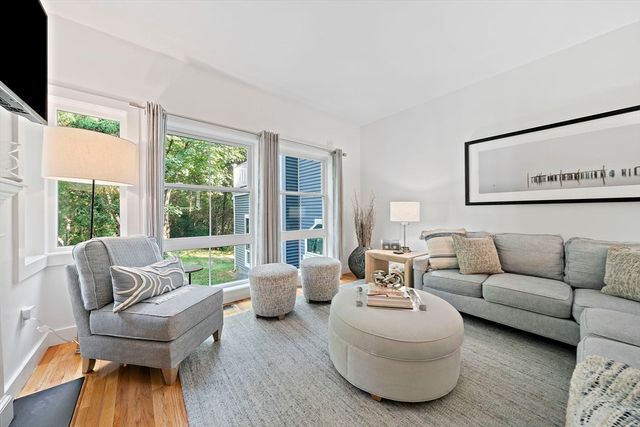 2 Rivers Edge Rd 2, Hull, MA 02045