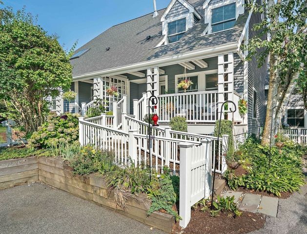 2 Rivers Edge Rd 2, Hull, MA 02045