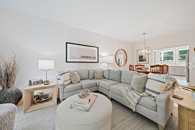 2 Rivers Edge Rd 2, Hull, MA 02045