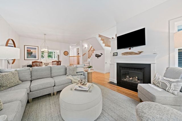 2 Rivers Edge Rd 2, Hull, MA 02045