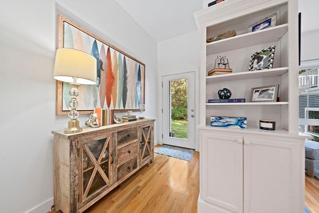 2 Rivers Edge Rd 2, Hull, MA 02045