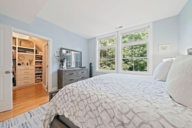 2 Rivers Edge Rd 2, Hull, MA 02045