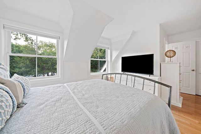 2 Rivers Edge Rd 2, Hull, MA 02045