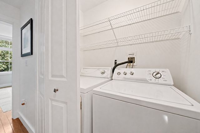 2 Rivers Edge Rd 2, Hull, MA 02045